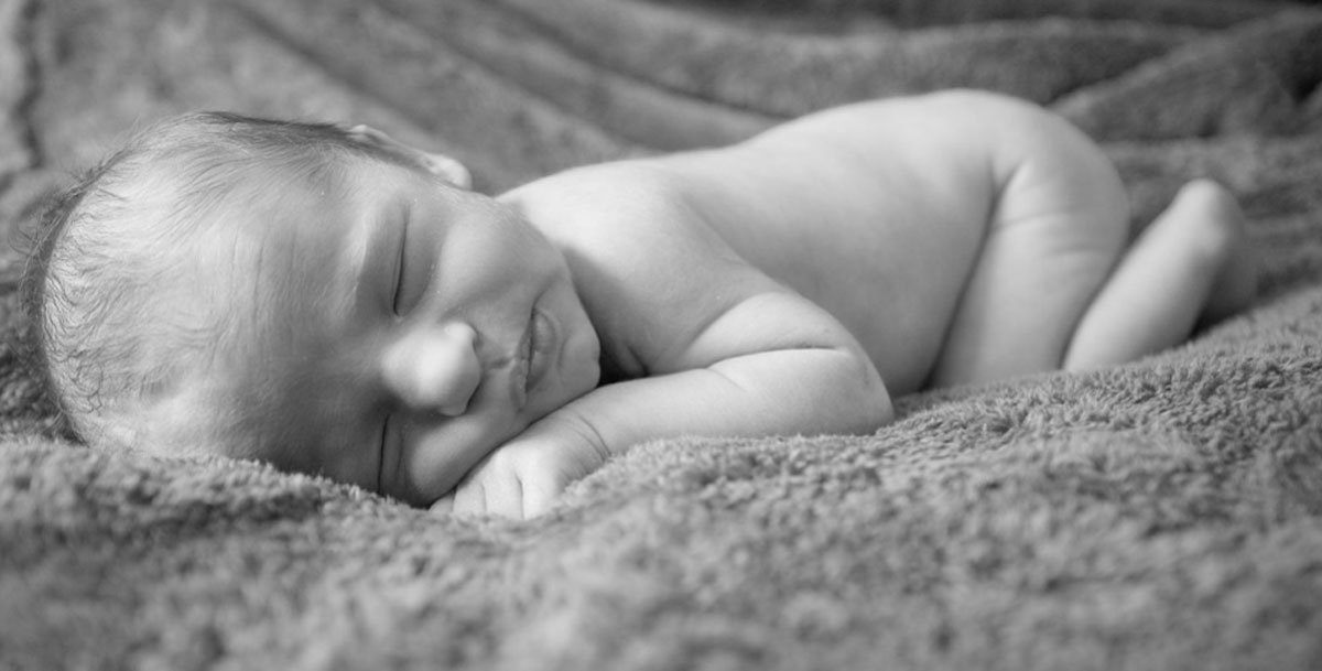 newborn-black-and-white-photo Photographing & Editing Tips to Perfect Newborn Photography Photography Tips  