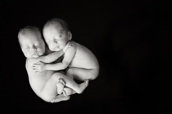 H13A4148-Edit-Edit-Edit1-600x4001成功拍摄新生儿双胞胎摄影技巧的10个技巧和窍门