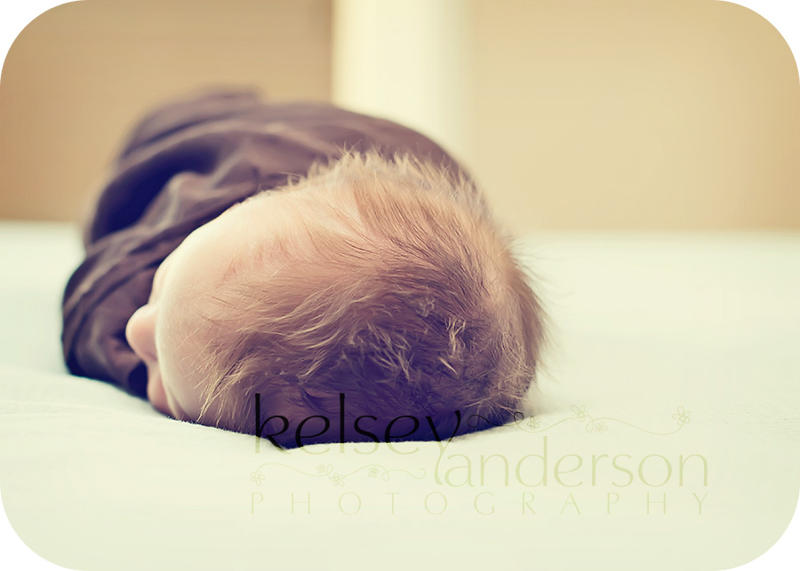Recém-nascido embrulhado O que vestir: como vestir recém-nascidos e bebês para uma sessão de retratos Blogueiros convidados Dicas de fotografia