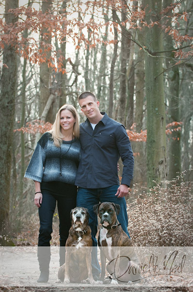 family-photo-dogs Trabalhando com cães e seus donos para incríveis retratos de animais de estimação Blogueiros convidados Dicas de fotografia