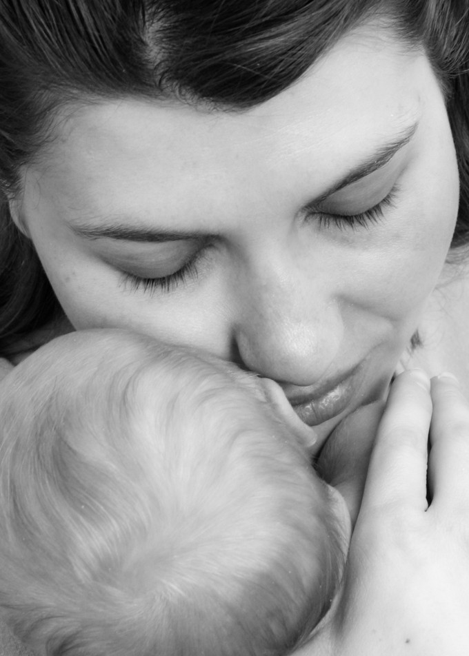 Larell Poll: Pilih entri favorit Anda - Polling "What Motherhood Means to You"