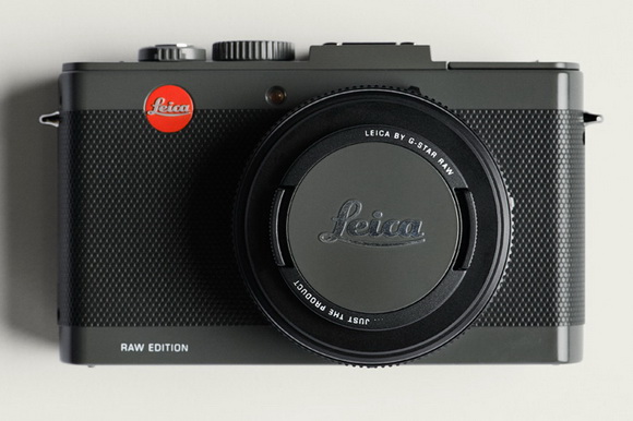 Leica D-Lux 6 Edition saunia e G-Star RAW