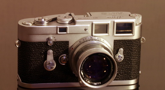 leica-m3 se enpresyonan Leica M3 kopi te fè soti nan ekspozisyon bwat katon