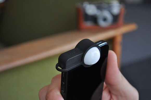 Luxi is an accessory which turns iPhones into incident light meters