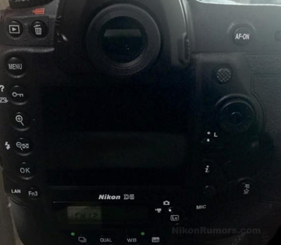 nikon-d5-gelekt-achterzijde Eerste Nikon D5-foto's verschijnen op het web Geruchten