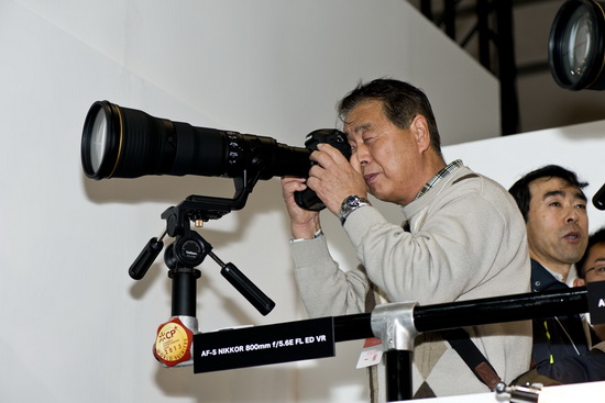 nikon-nikkor-af-s-800mm-lens-cp-plus-2013 Gražios Nikon kabinos pupytės 2013 m. CP+ fotoaparatų parodoje Dalijimasis nuotraukomis ir įkvėpimas