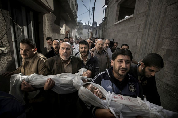 Pohřební shromáždění v Gaze, foto Paul Hansen