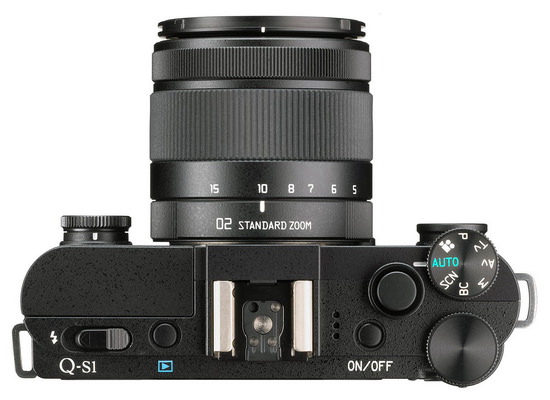 pentax-q-s1-top Ricoh annonce officiellement l'appareil photo sans miroir Pentax Q-S1 Actualités et avis