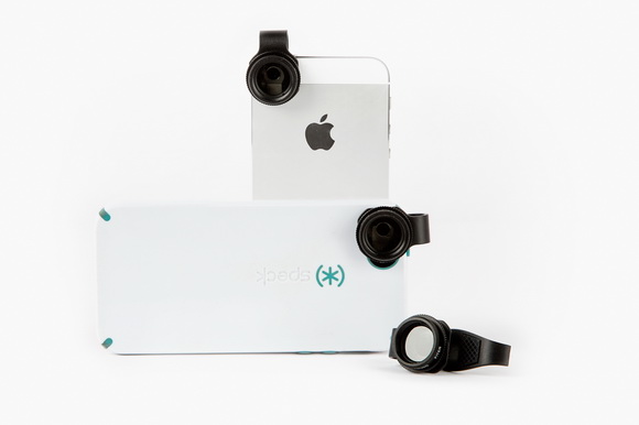 Photojojo's Polarizing Clip-on Filter reduces sun glare in photos taken with smartphones and tablets