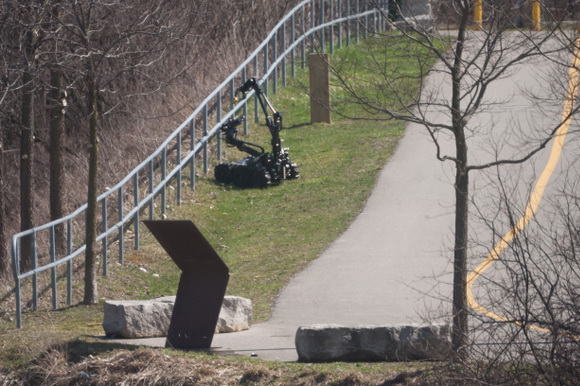 Robot po bombnih napadih v Bostonu uniči kamero z luknjami