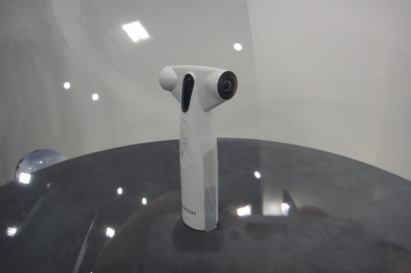 Ricoh çox yönlü 360 dərəcə kamera konsepsiyası CP + 2013-də ortaya çıxdı