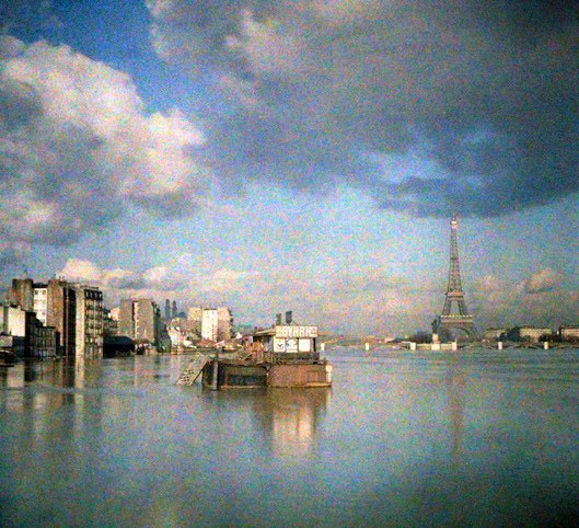 seine-floods-1910-autochrome Color photos of the 1900s Paris taken using autochrome technique Exposure  