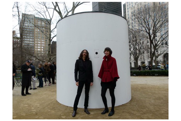 ساندرا گیبسون و لوئیس رکودر طراحی Topsy-Turvy: A Camera Obscura را نصب کردند