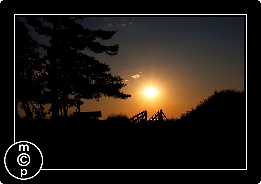 up-north-sunset1-thumb1 Sunsets and Silhouettes - նախագիծ, ձեռնարկ և նախընտրած հարցումներ Նախագծեր Լուսանկարչական խորհուրդներ Photoshop Գործողություններ Photoshop խորհուրդներ